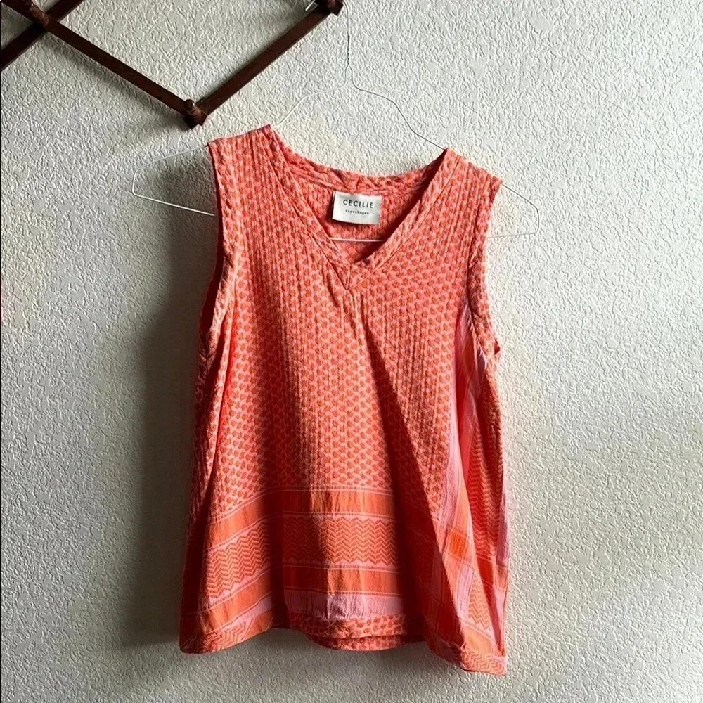 Cecilie Copenhagen 1019 Shirt V No Sleeves - Picture 2 of 6